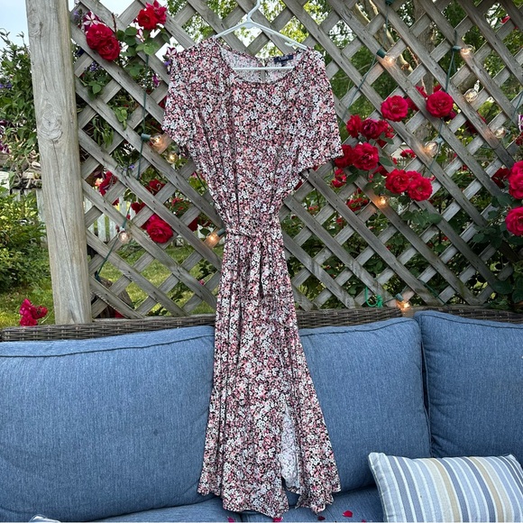 Chaps Dresses & Skirts - Floral Chaps Maxi Dress!